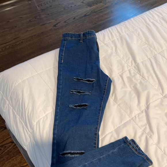 Blue jeans with cut out in the front with a little stretch - Picture 2 of 4